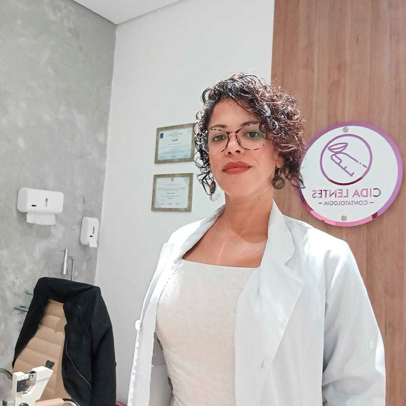 Cida Nunes, contatóloga e optometrista da Cida Lentes em Guarulhos