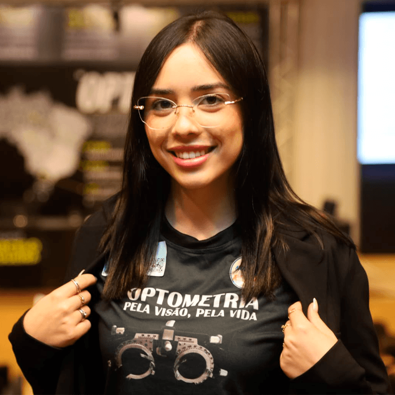 Maria Eduarda Messias Magalhães Claro, estudante de Optometria e consultora óptica
